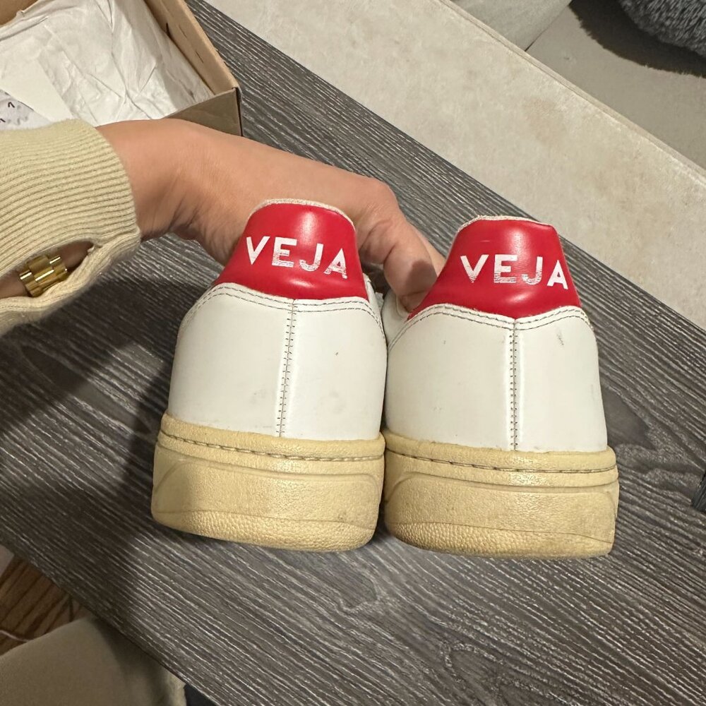 Veja V-10 US Size 8 - Picture 4 of 6